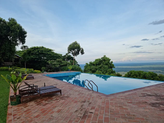 Twin Lakes Safari Lodge